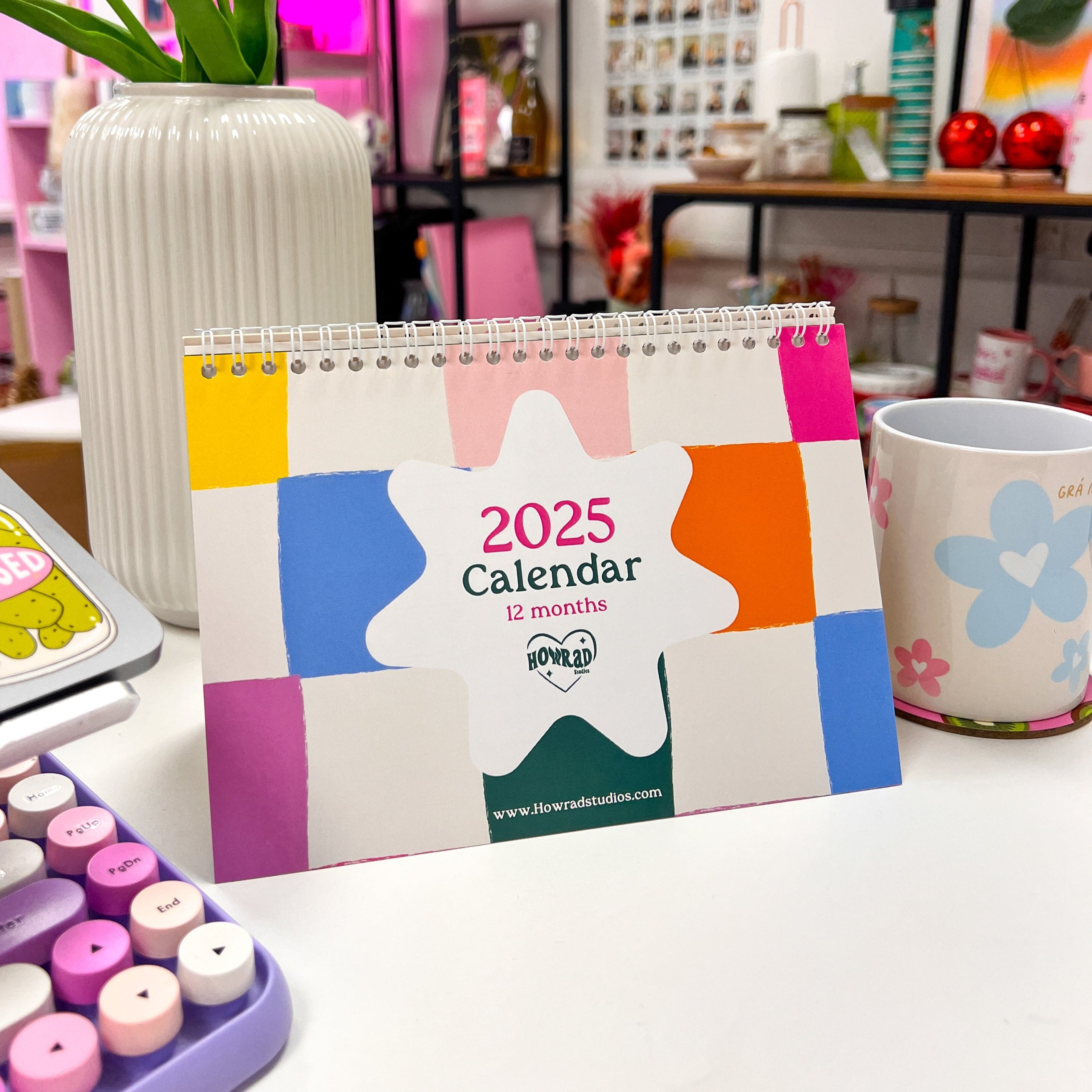 2025 illustrated pattern Desk calendar