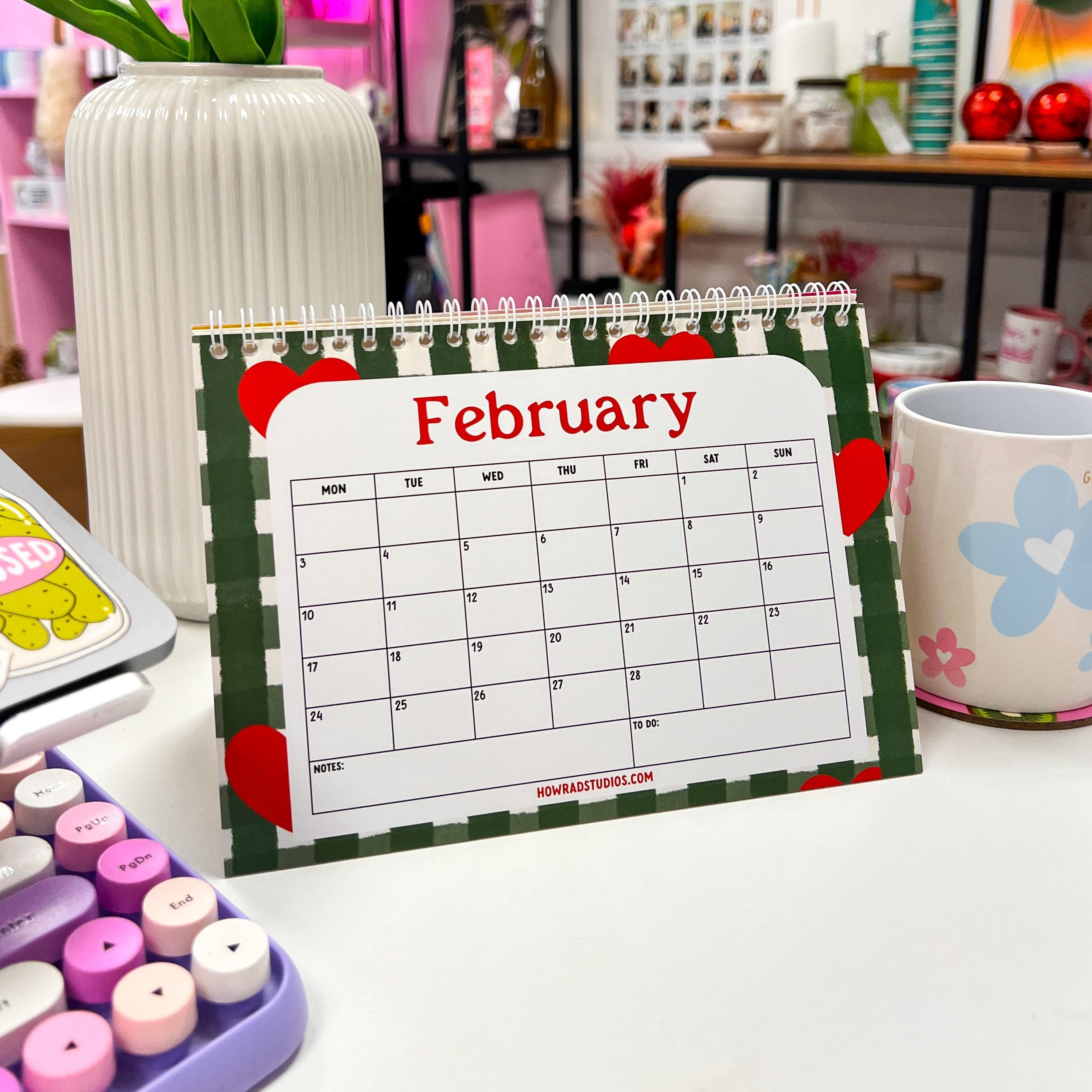 2025 illustrated pattern Desk calendar